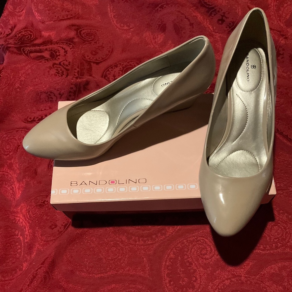 Bandolino Franci Wedge Slip-on shoe Size 10 Natural/biege